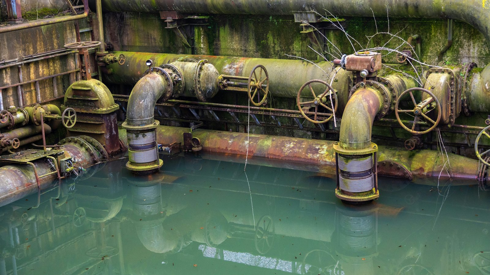 Oil and gas pipeline mapping